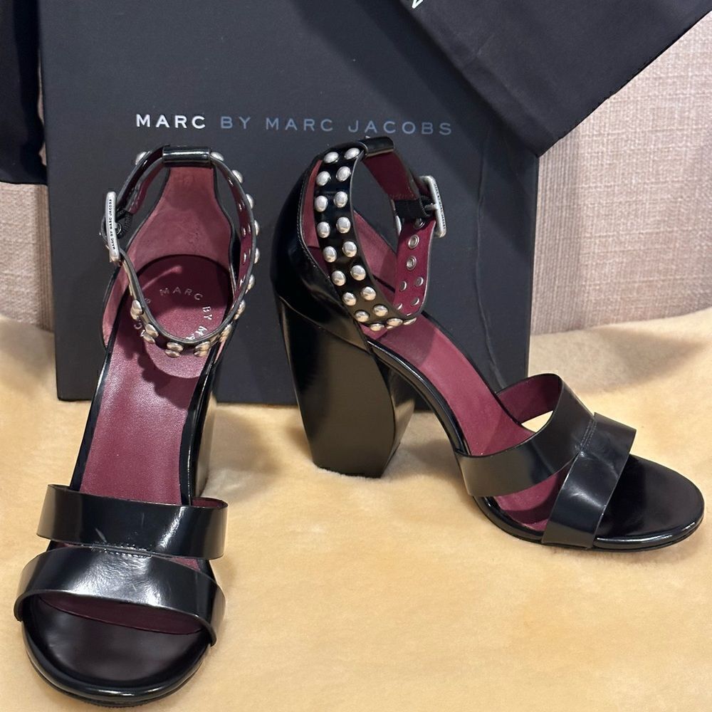Marc Jacobs Women’s Stud Strap Half Moon Hight Heel black leather sandal US 7,5 - Picture 2 of 14